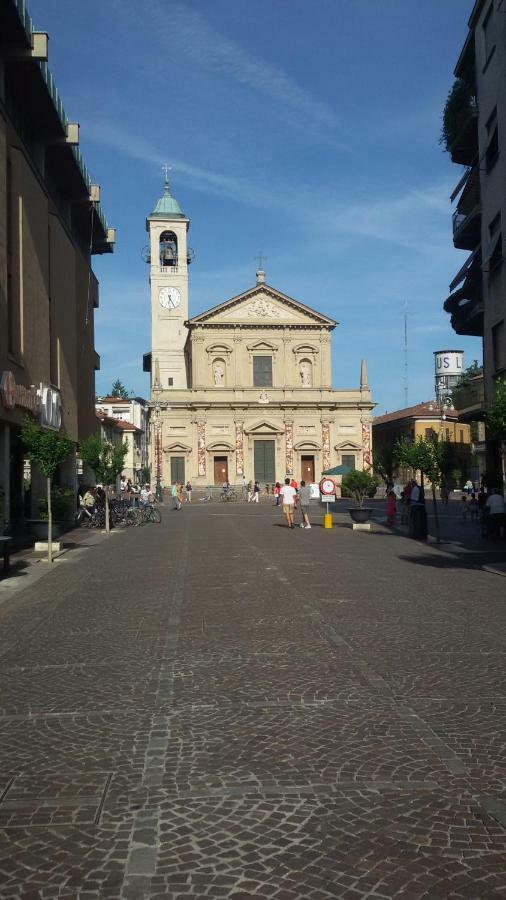 B&B Honey Rooms Saronno Bagian luar foto