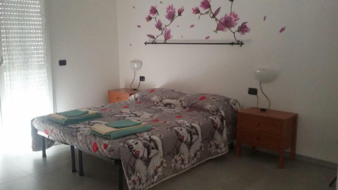 B&B Honey Rooms Saronno Bagian luar foto