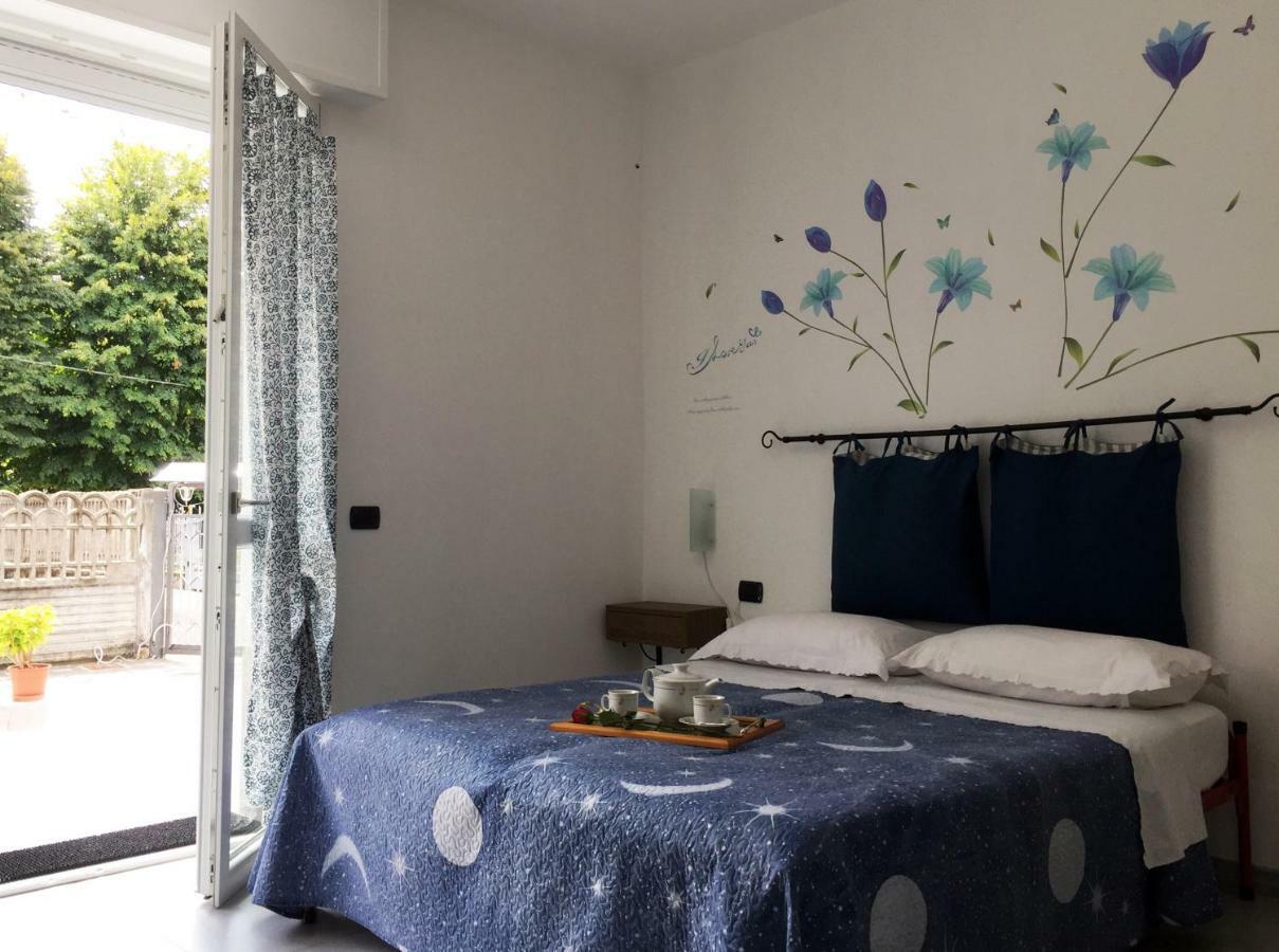 B&B Honey Rooms Saronno Bagian luar foto