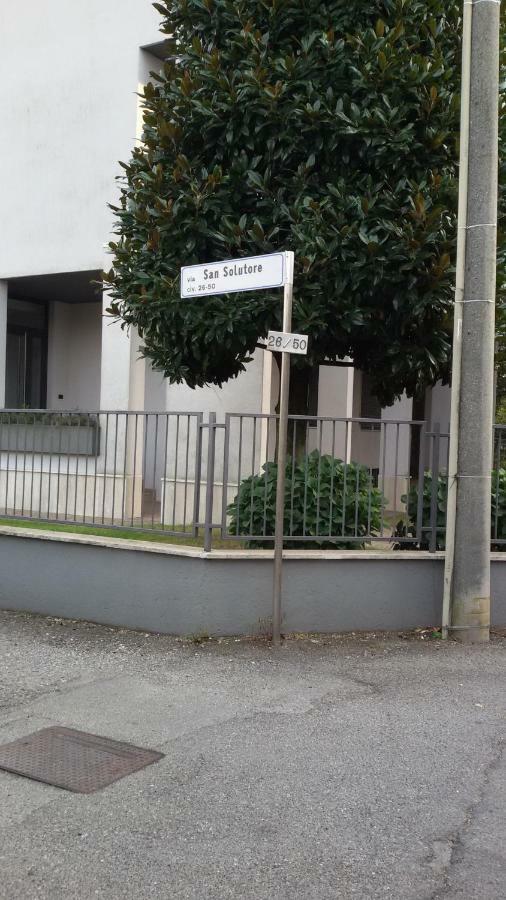 B&B Honey Rooms Saronno Bagian luar foto